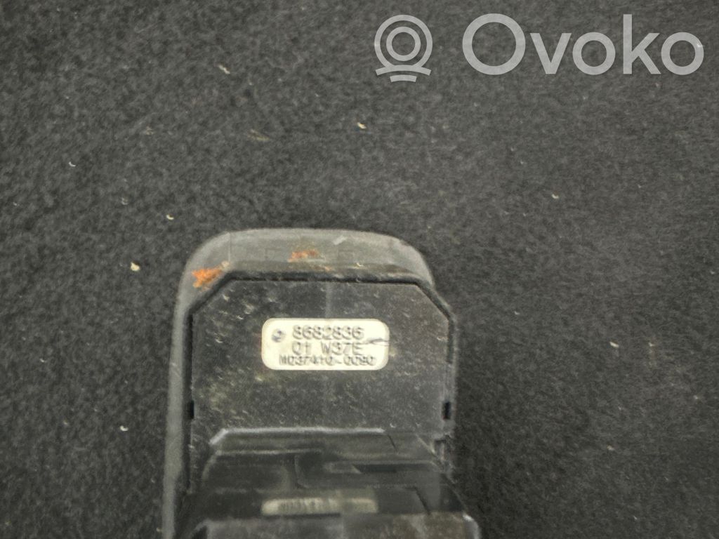 Volvo V70 Electric window control switch 