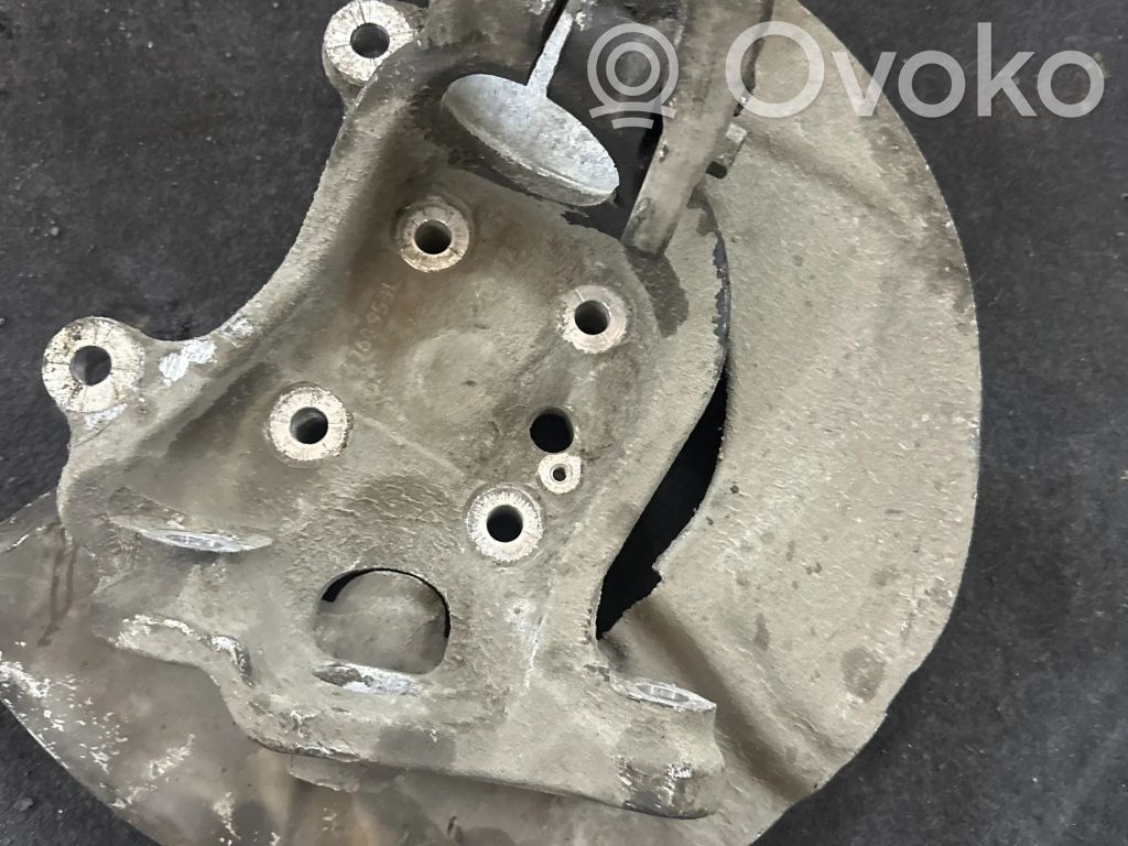 Front wheel hub spindle knuckle