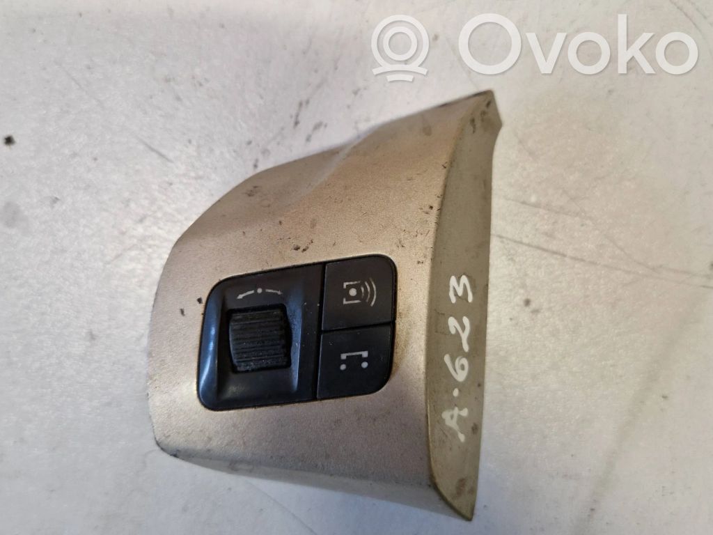 Opel Corsa D Steering wheel buttons/switches 