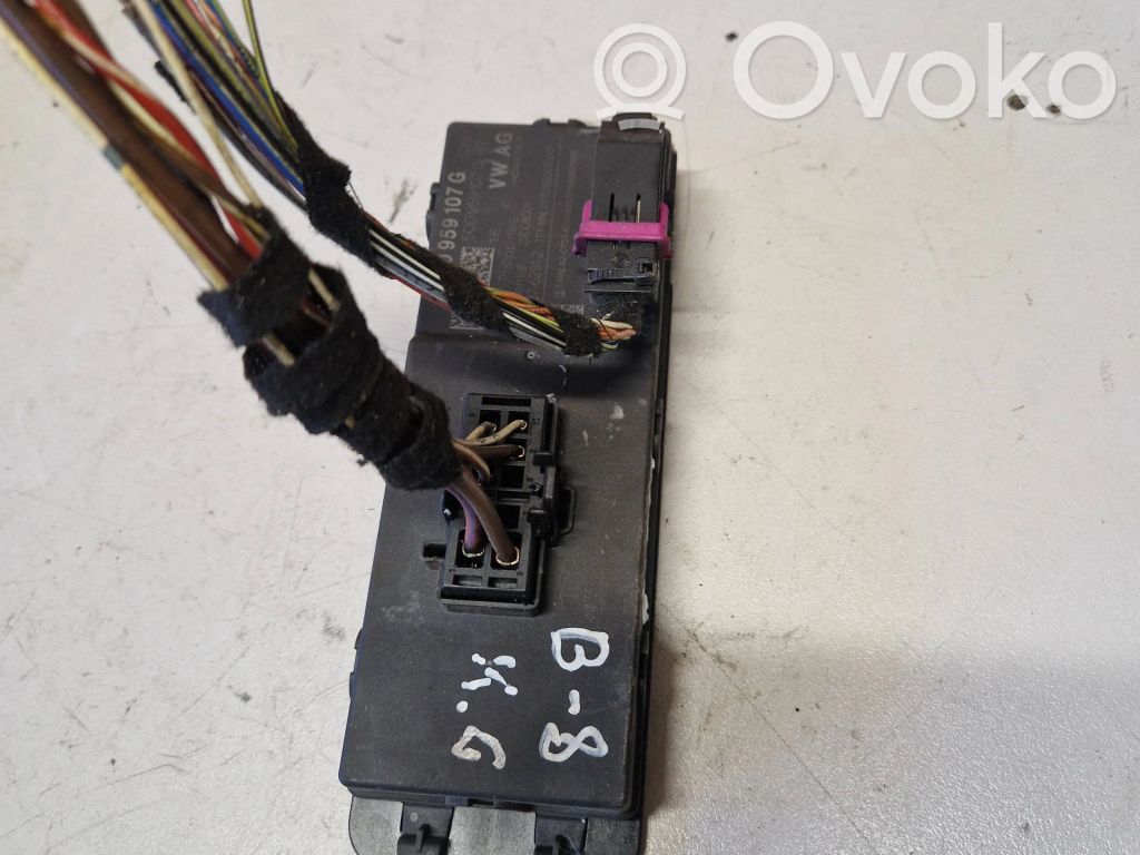 Volkswagen PASSAT B8 Tailgate/trunk control unit/module 