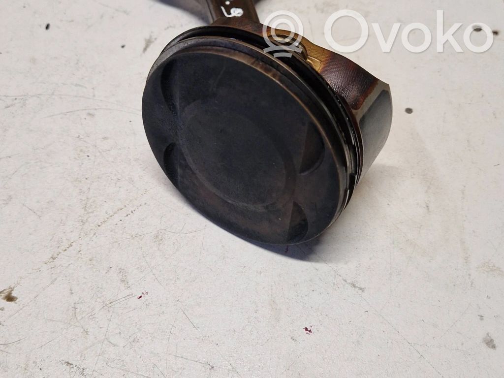 Opel Zafira B Piston with connecting rod 