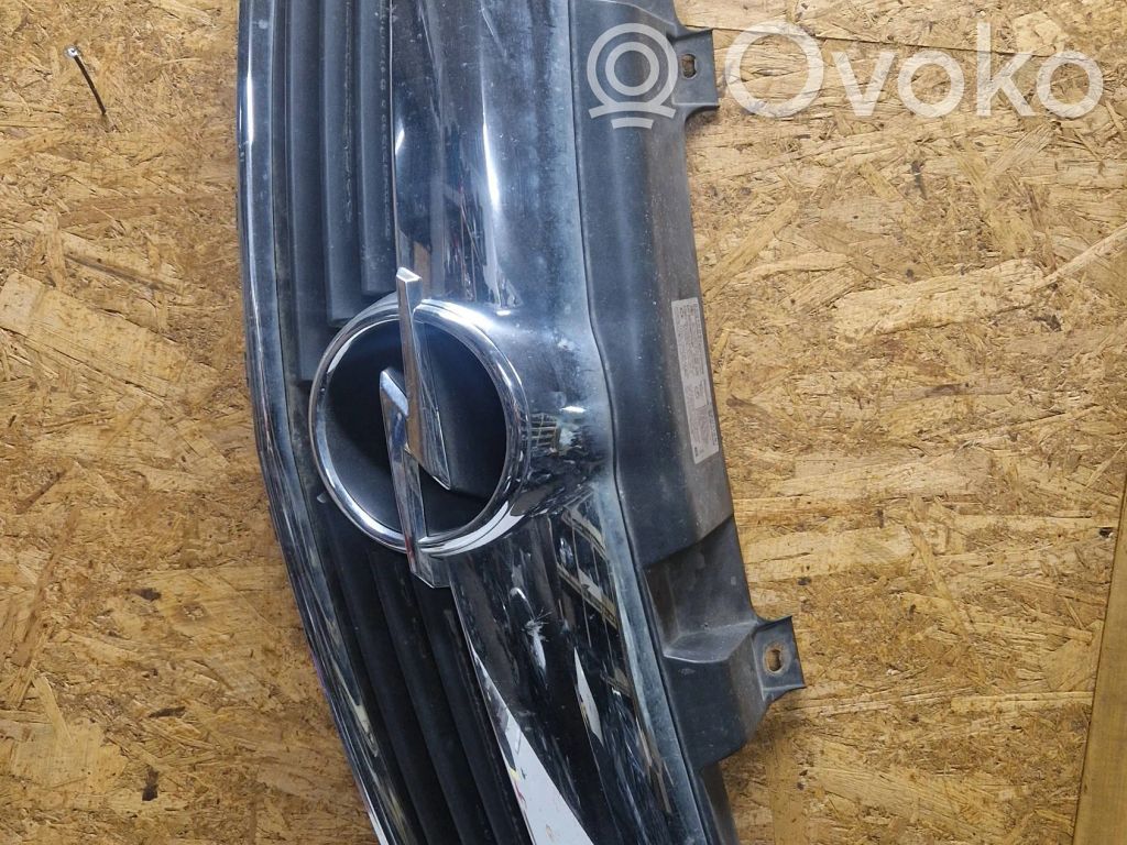 Opel Zafira B Grotelės priekinės 