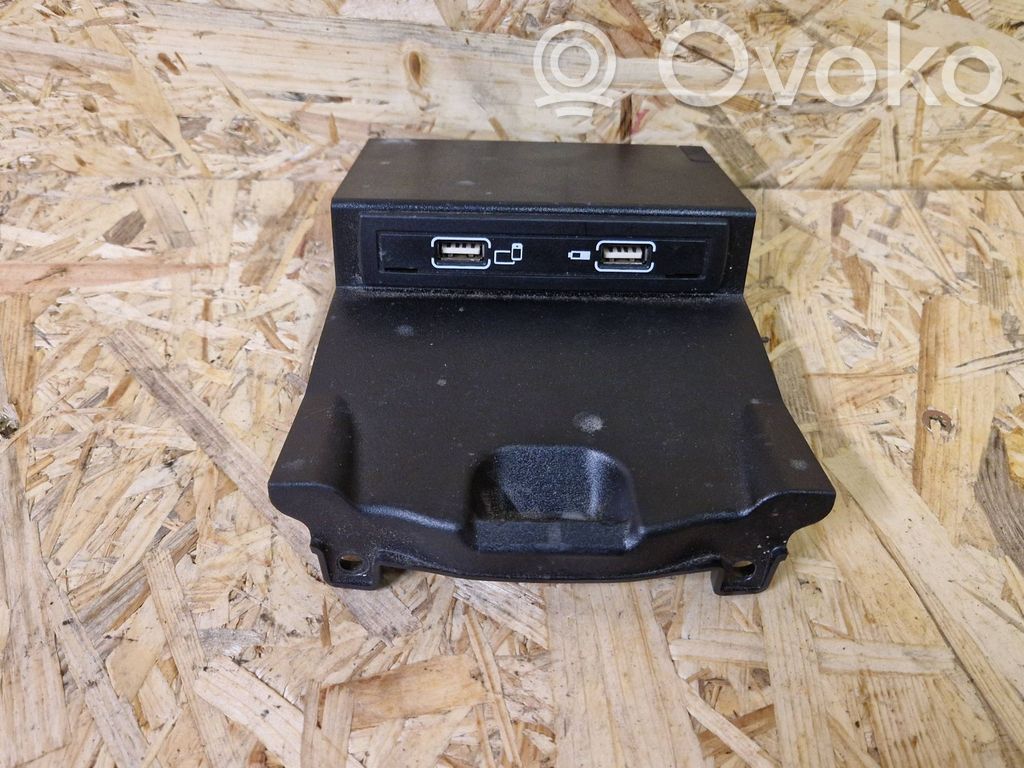 Mercedes-Benz GLA W156 X156 Gniazdo / Złącze USB 