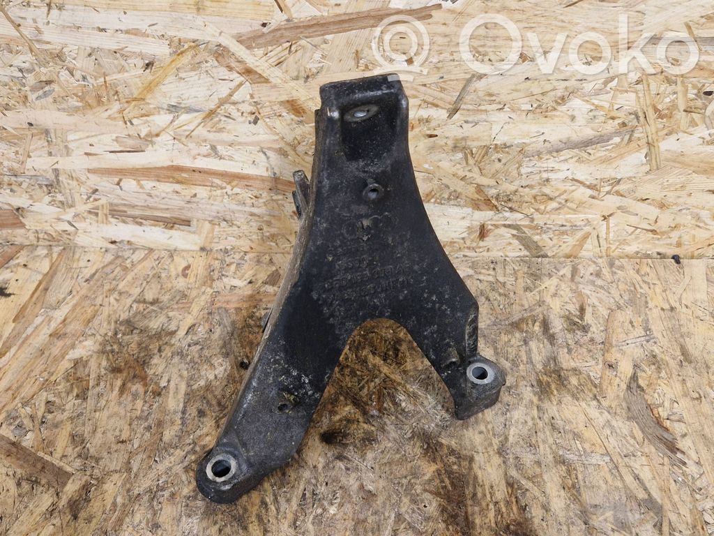 Audi A4 S4 B7 8E 8H Engine mounting bracket 