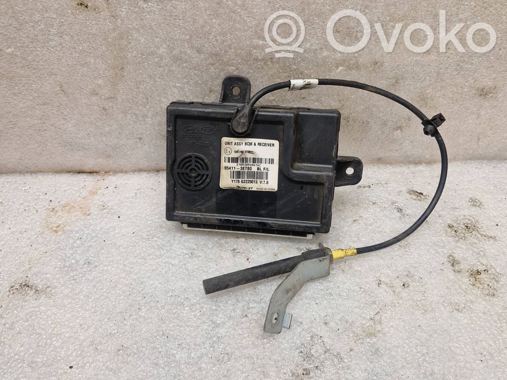 KIA Sorento Door central lock control unit/module 