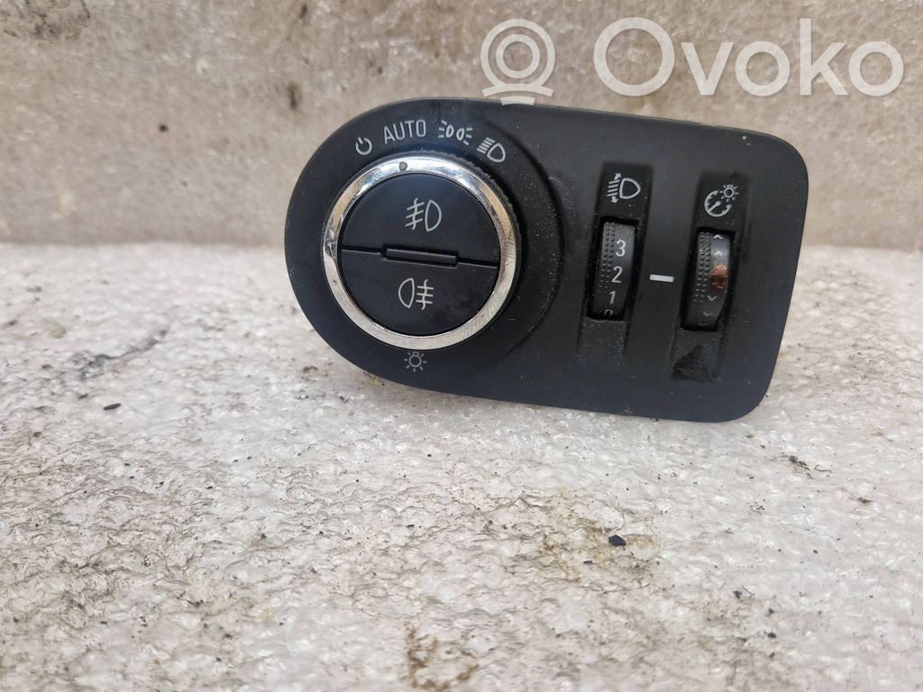 Light switch   13470446,A1786010446,3282