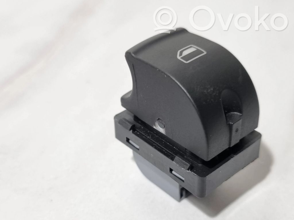 Audi A3 S3 8P Electric window control switch 