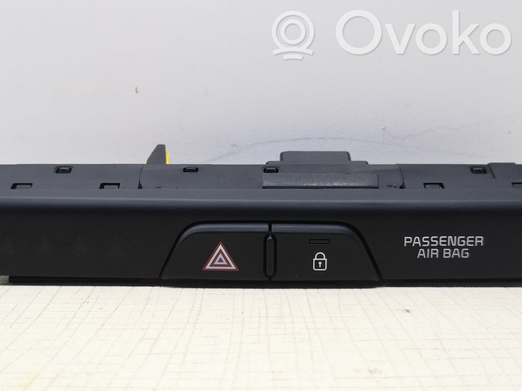 KIA Stonic Hazard light switch 