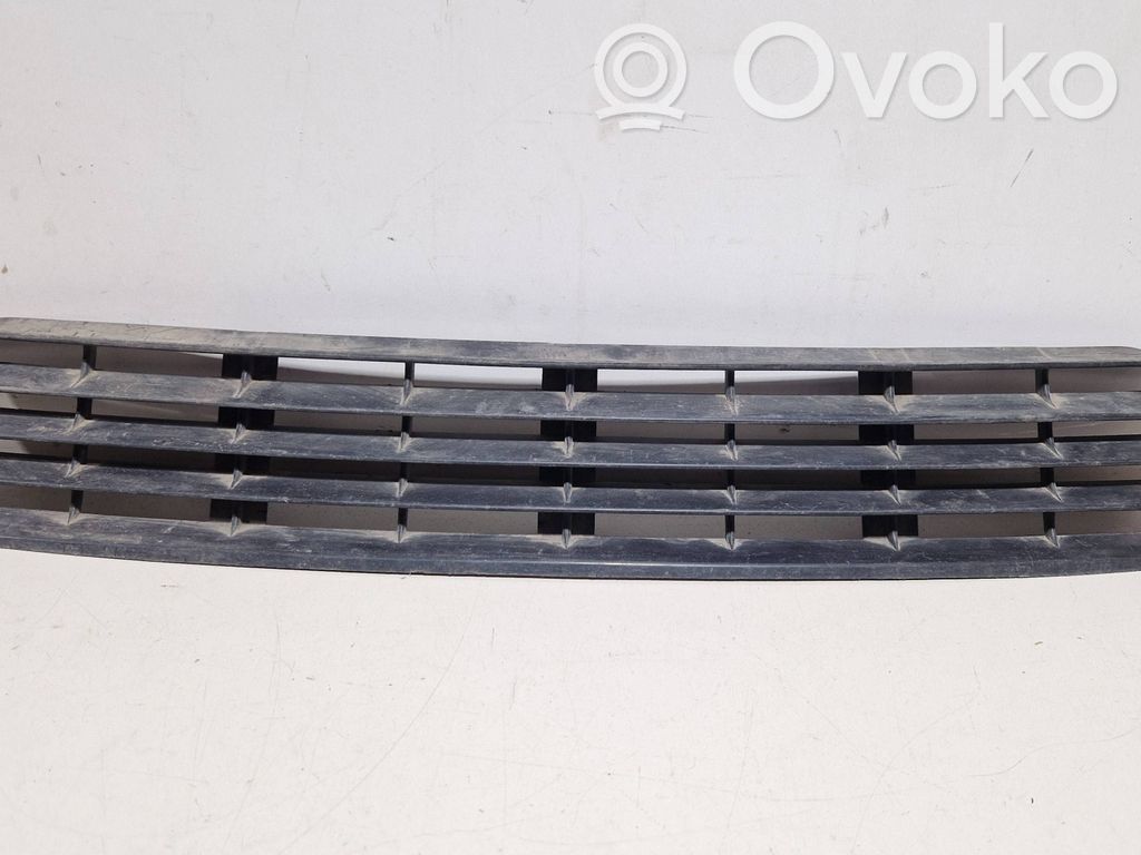 Audi 80 90 S2 B4 Mascherina inferiore del paraurti anteriore 