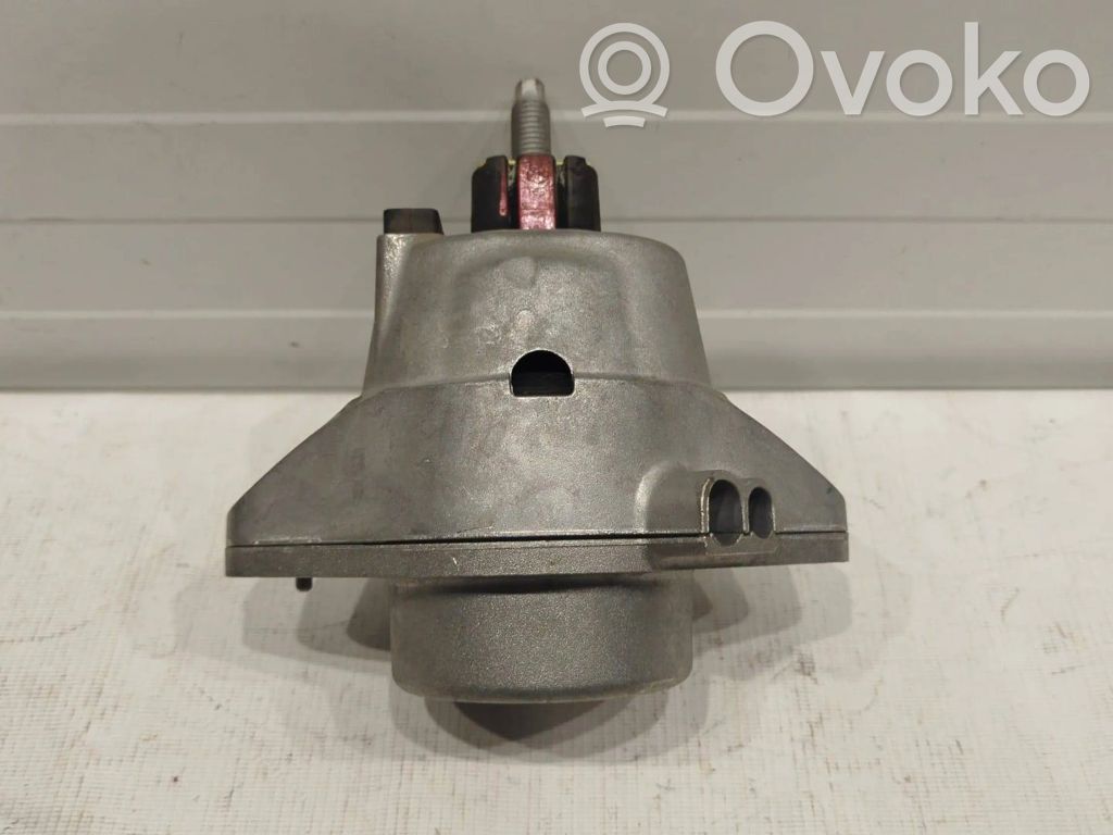 Chevrolet Camaro Engine mount bracket 