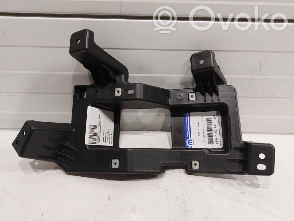 Chrysler Pacifica Fog light bracket 