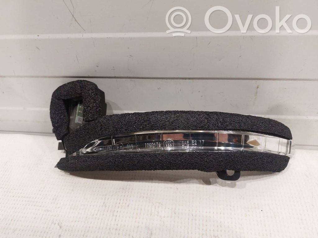 Chrysler Pacifica Mirror indicator light 