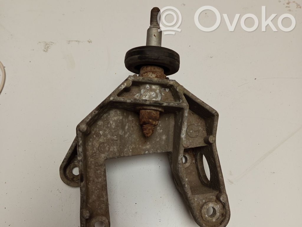 Renault Master II Engine mounting bracket 