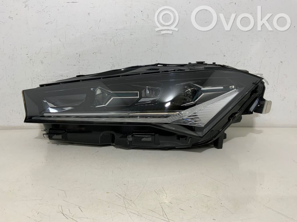 Skoda Superb B9 Lampa przednia 