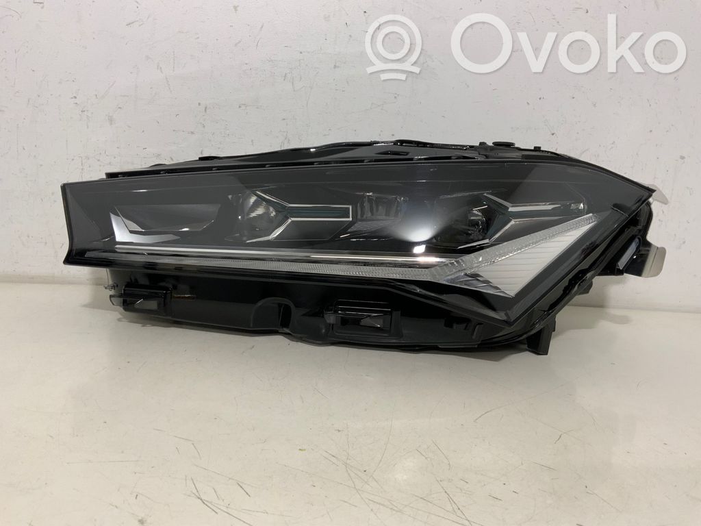 Skoda Superb B9 Lampa przednia 