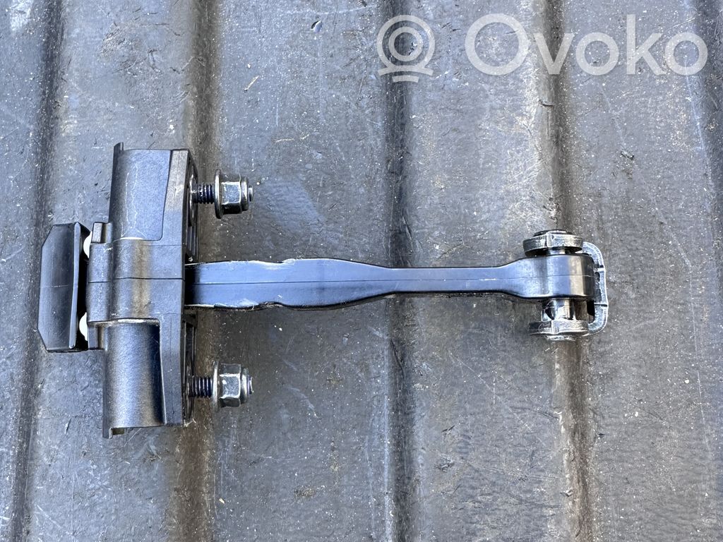 Volvo V60 Etuoven pidätin 