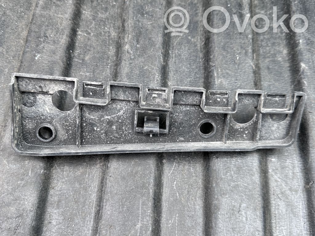 Volvo V60 Uchwyt / Mocowanie błotnika przedniego 