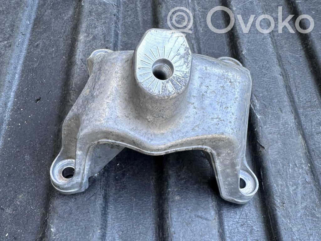 Porsche Macan (95B) Engine mounting bracket 