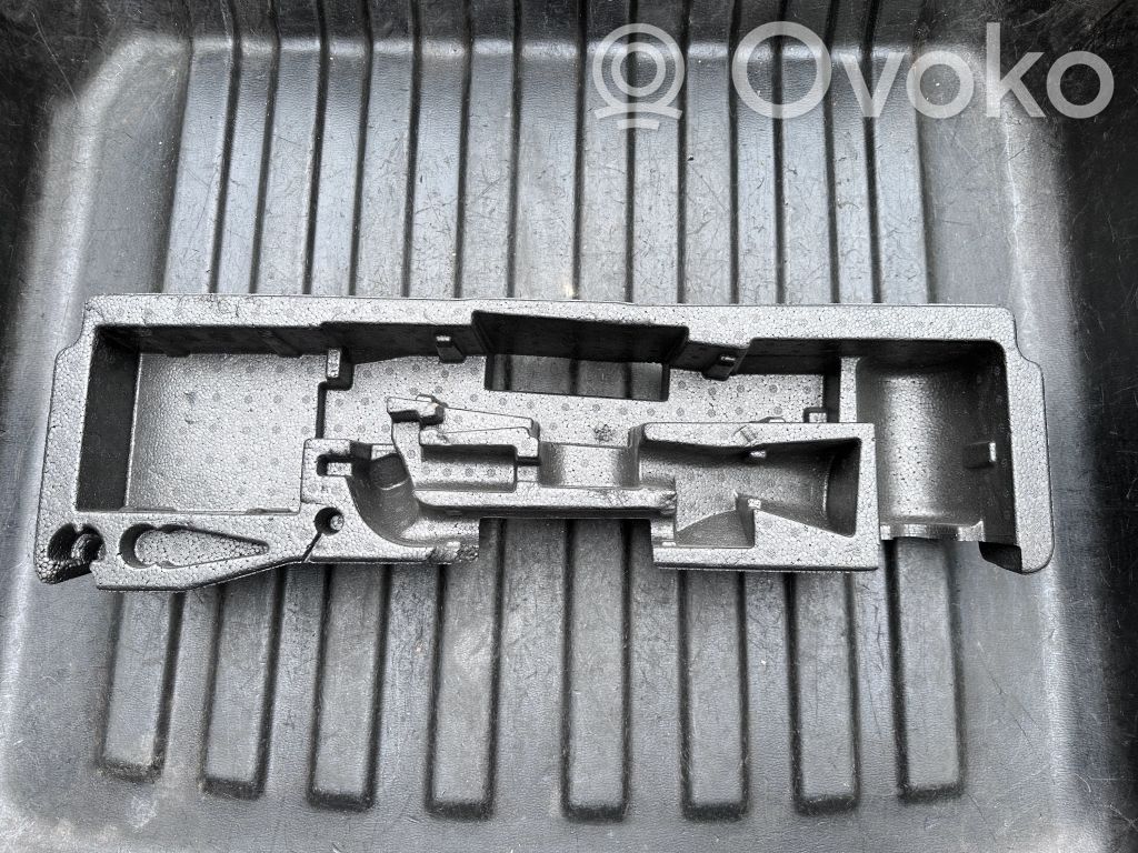 Skrzynka narzędziowa   31362990