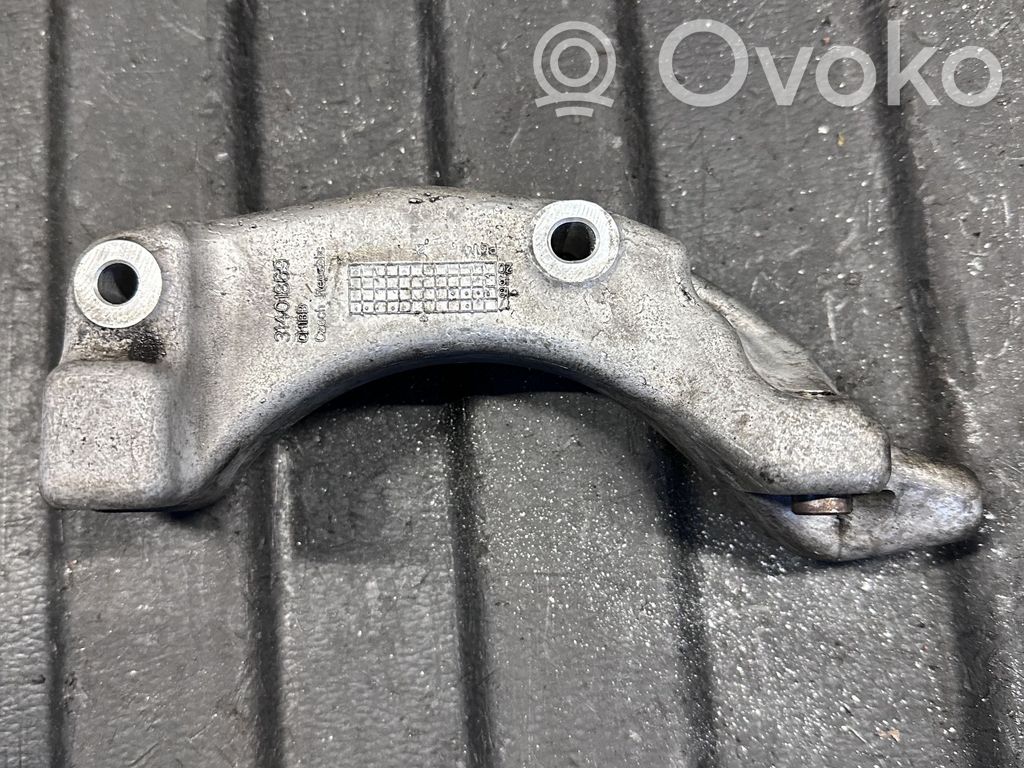A/C compressor mount bracket   31401869,CH1BB