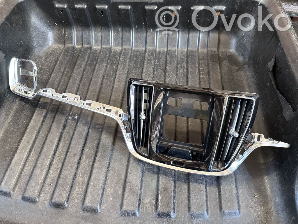 Volvo V60 Kojelaudan keskiverhoilu 