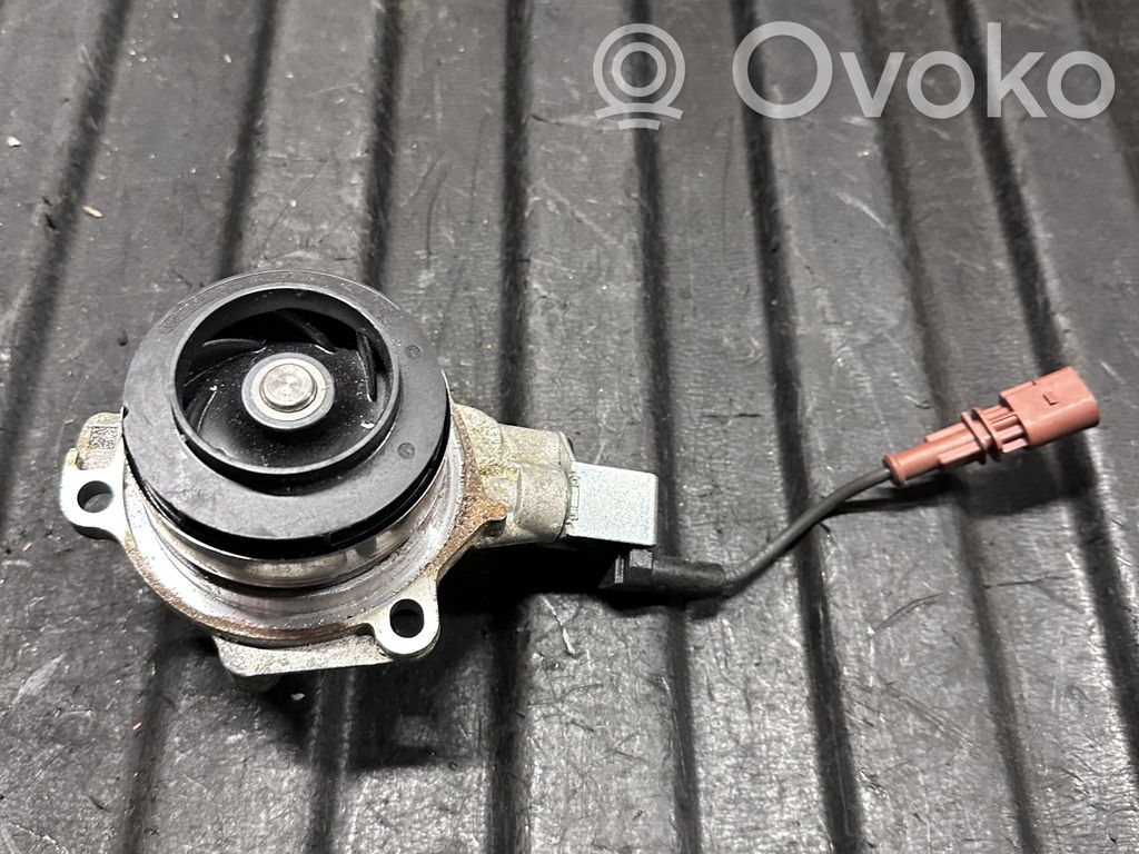 Volkswagen Touran III Vesipumppu 