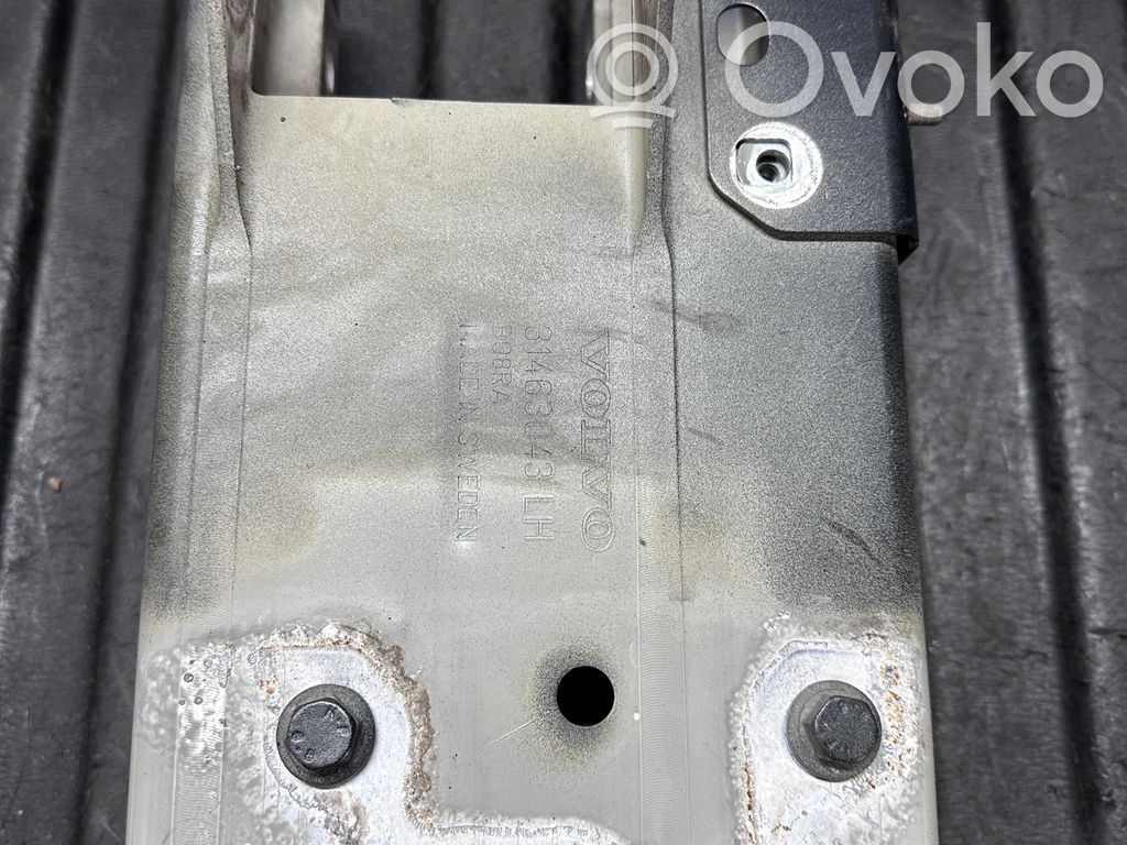 Volvo V60 Priekšpusē bampera amortizators 