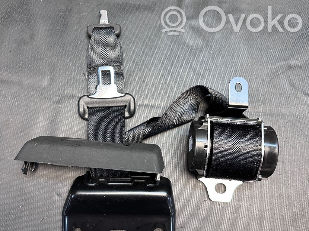 Toyota Hilux VIII Cinturón trasero 