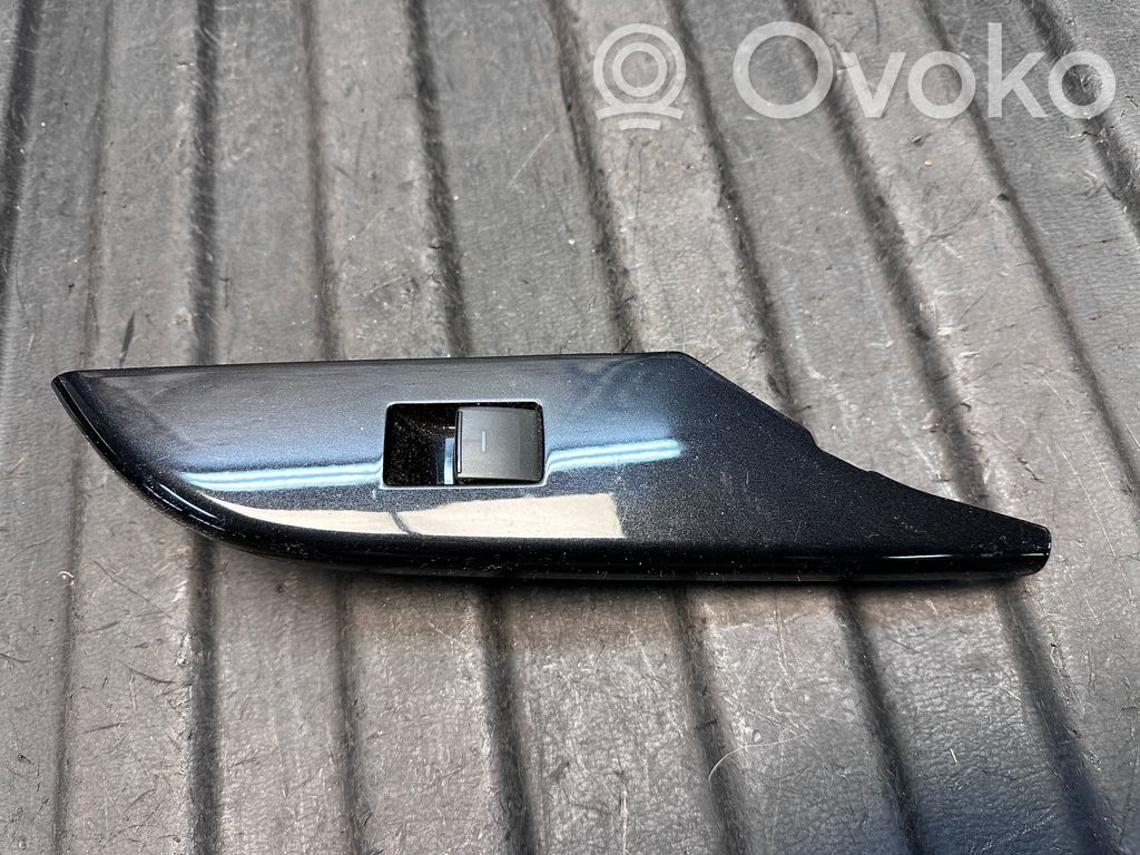 Toyota Hilux VIII Przyciski szyb 