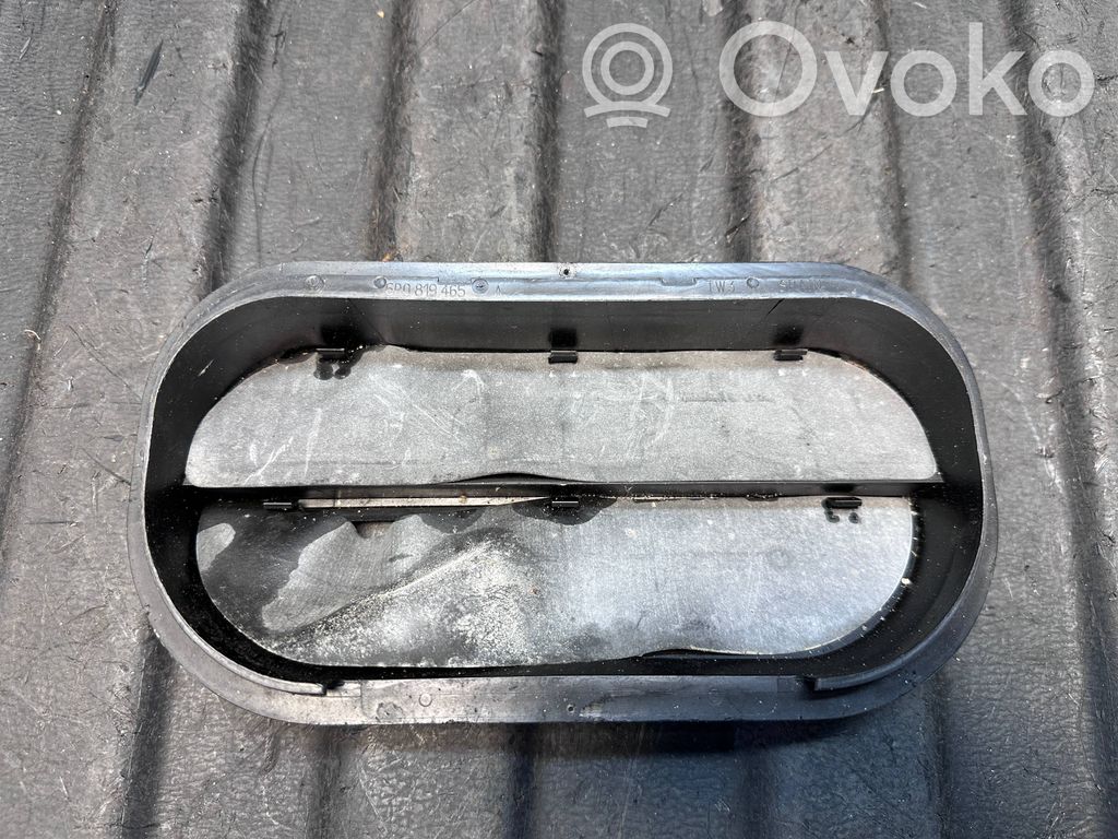 Audi A4 S4 B9 Kratka wentylacyjna pod zderzakiem tylnym 
