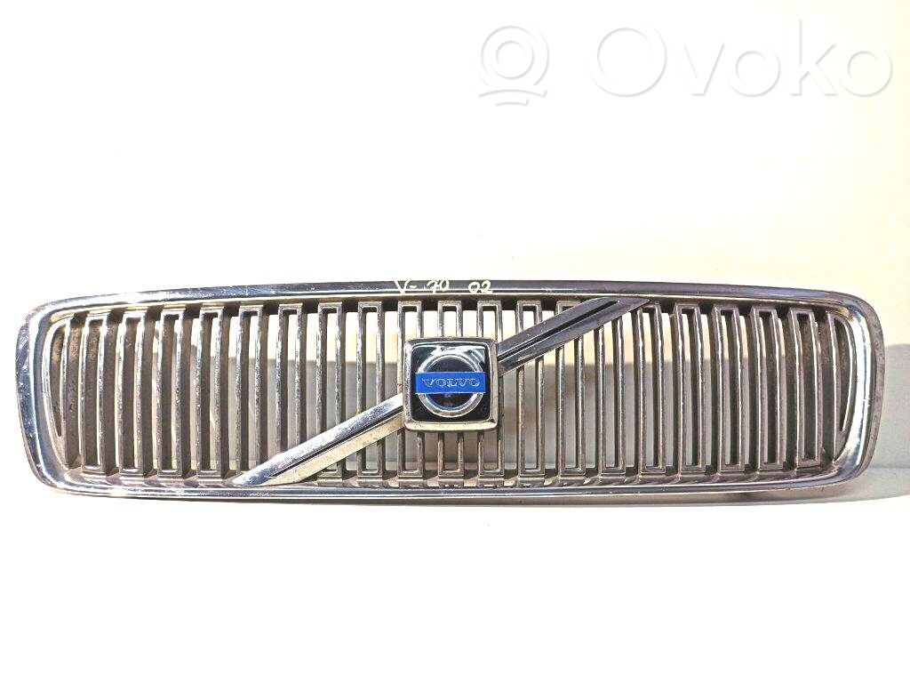 Volvo V70 Augšējais režģis 