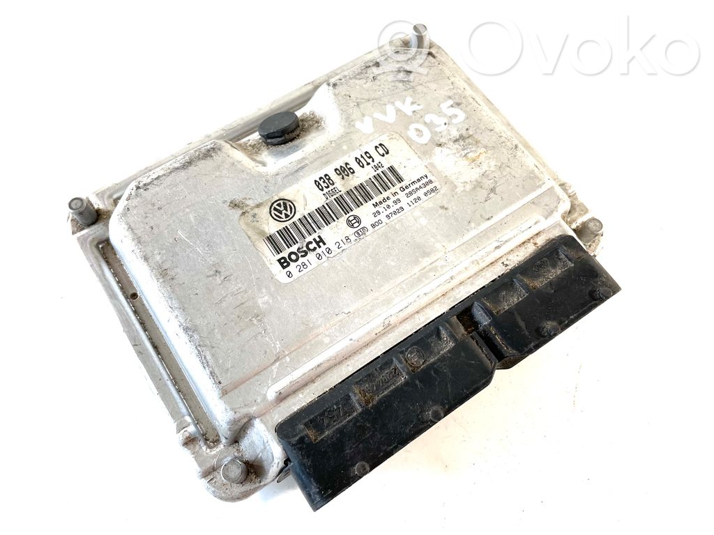 Volkswagen PASSAT B5 Engine control unit/module 