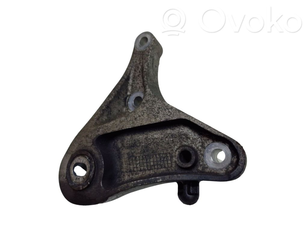 Engine mounting bracket   96983905