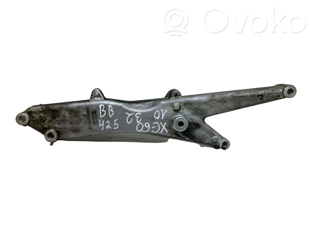 Volvo XC60 Engine mounting bracket 