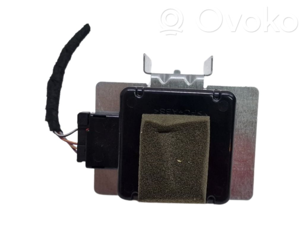 Ford Kuga II GPS-pystyantenni 