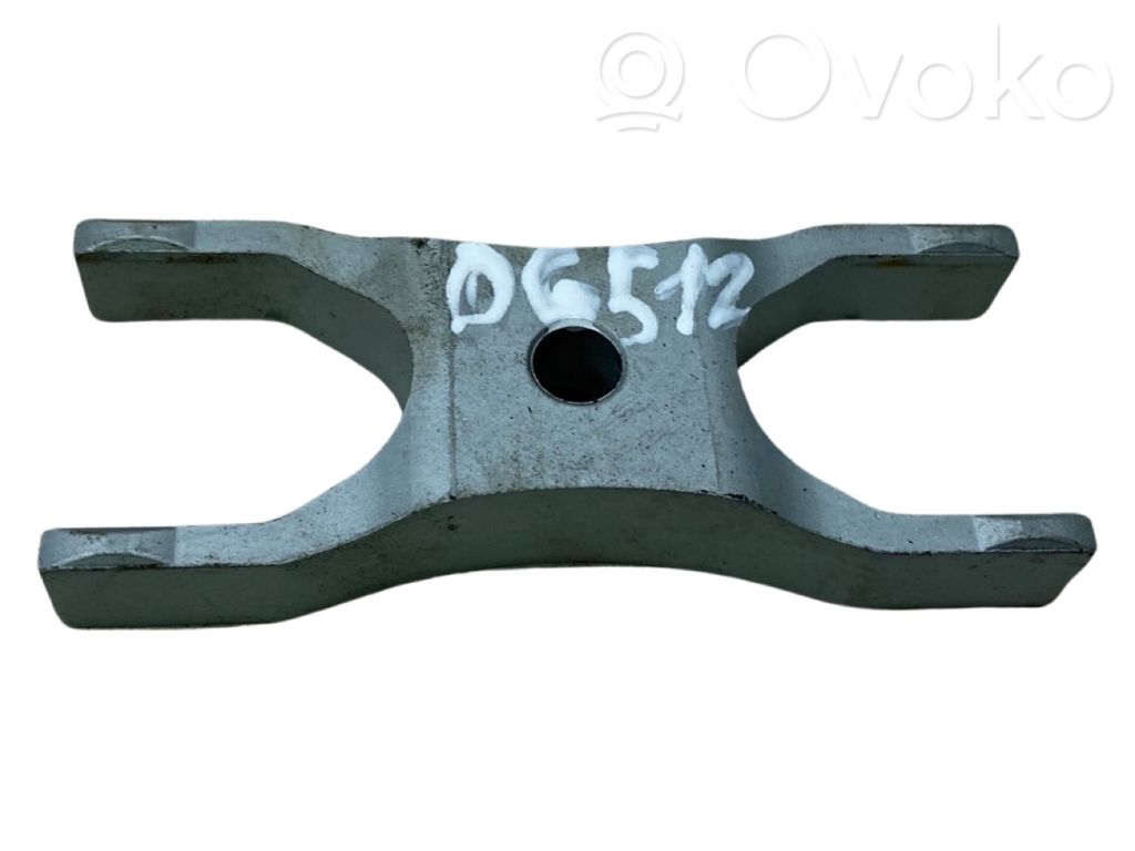 Volkswagen Tiguan Fuel Injector clamp holder 