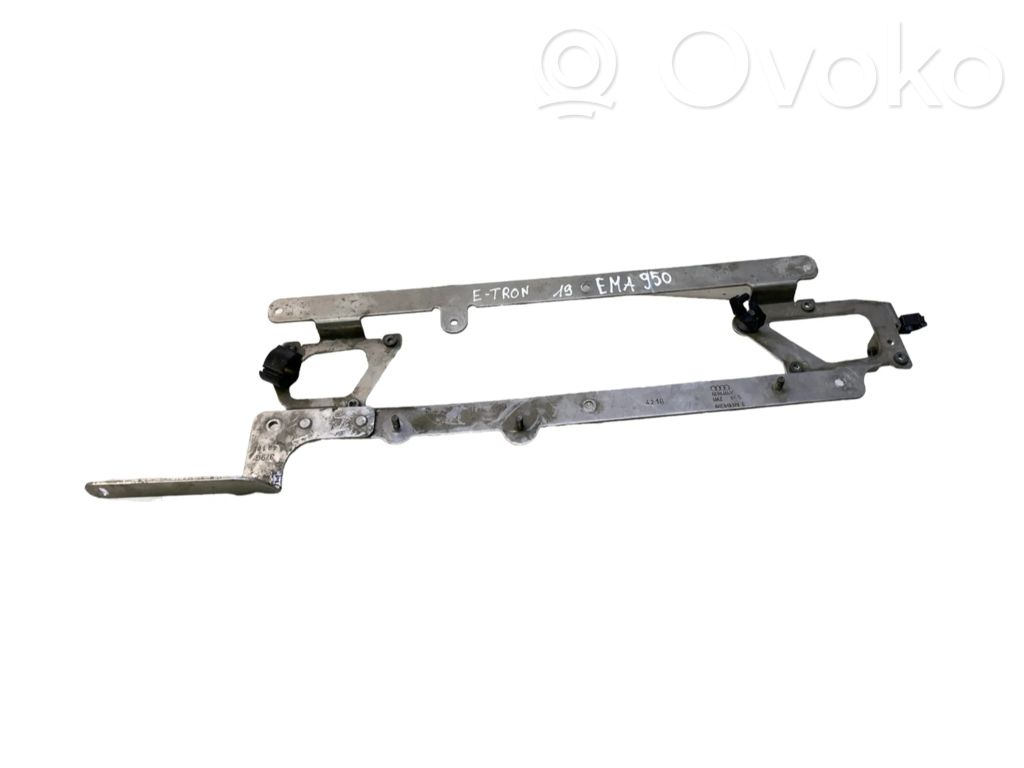 Engine mounting bracket   4KE819379G