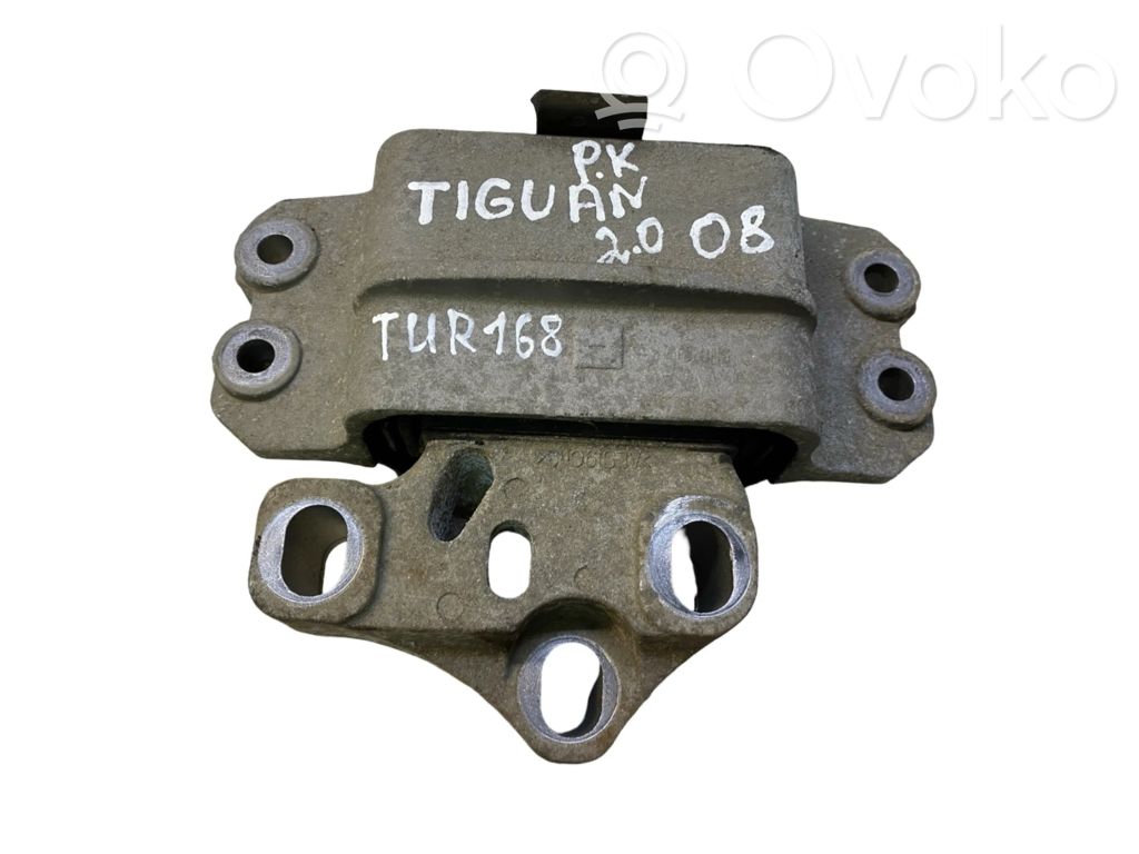 Volkswagen Tiguan Engine mount bracket 