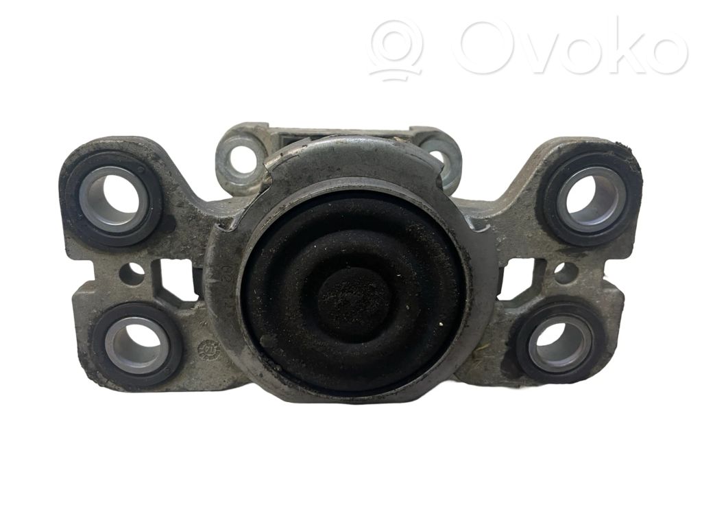 Volvo V60 Engine mount bracket 