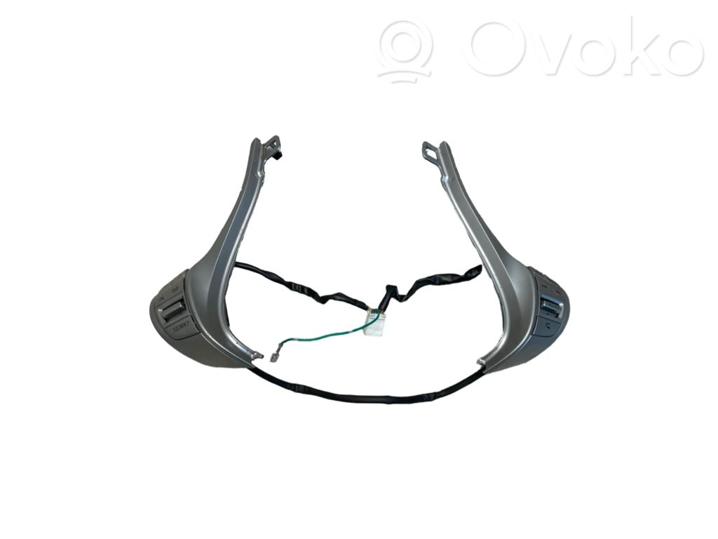 Nissan Qashqai Stūres pogas / slēdži 