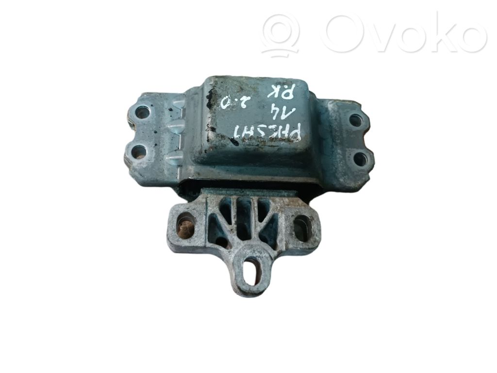 Volkswagen PASSAT B7 Engine mount bracket 