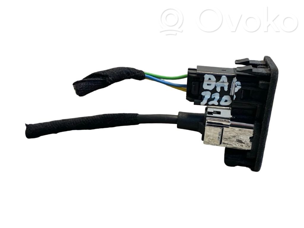 Ford S-MAX AUX in-socket connector 