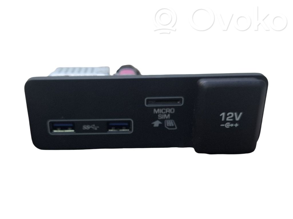Jaguar I-Pace USB socket connector 