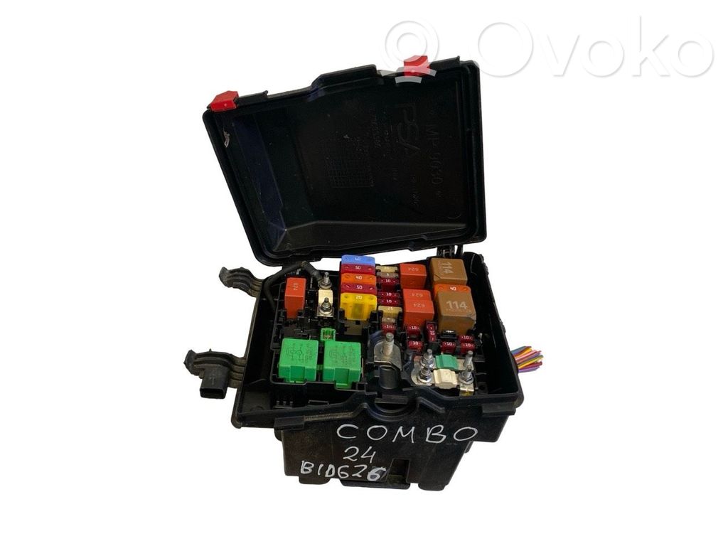 Opel Combo E Fuse box set 