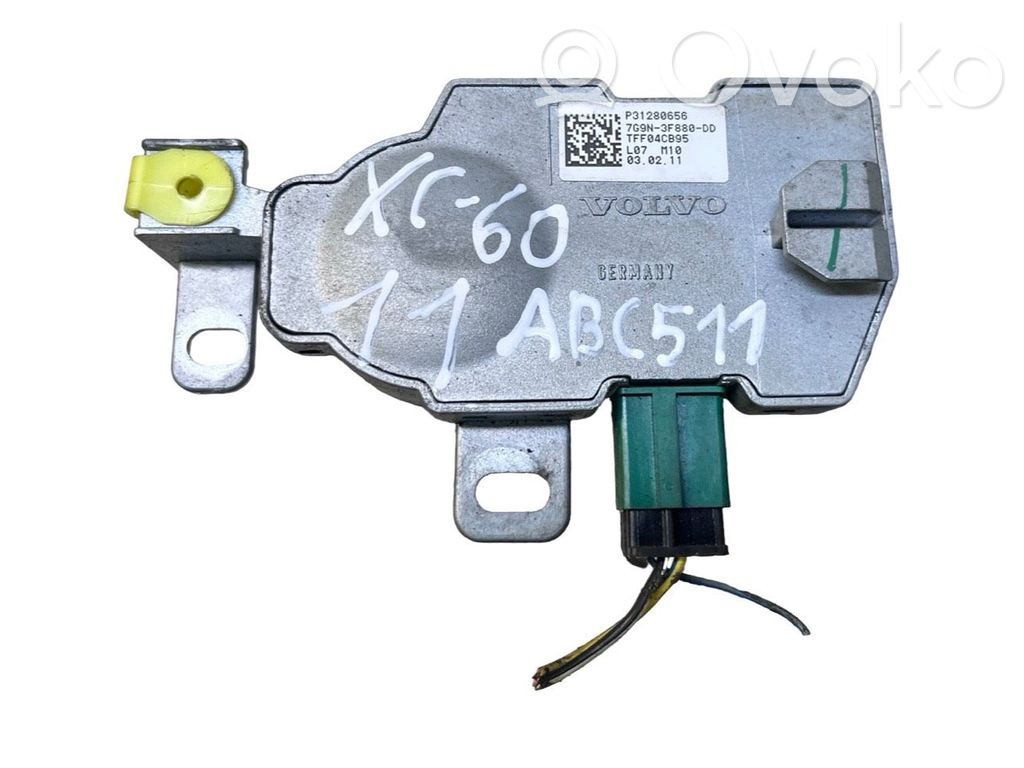Ohjauspyörän lukitus   P31280656,7G9N3F880DD,TFF04CB95