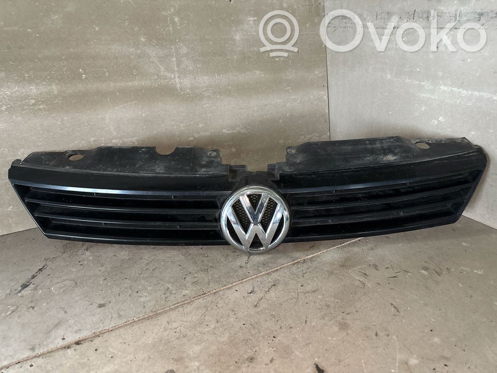Volkswagen Jetta VI Etusäleikkö 