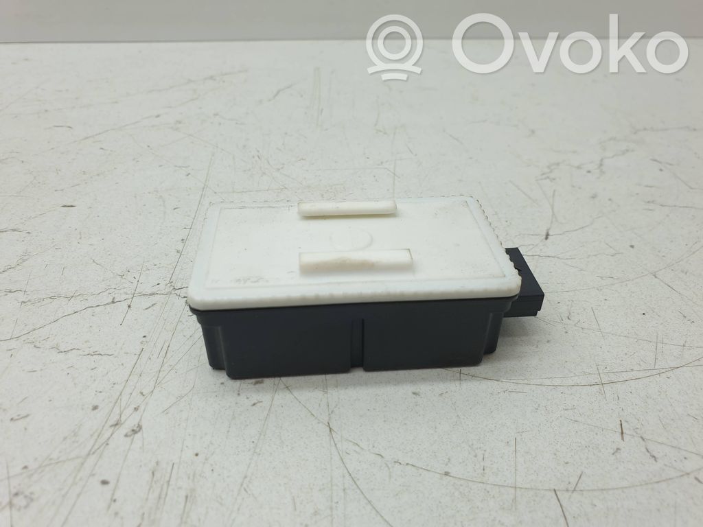 Tesla Model S Tire pressure control unit 