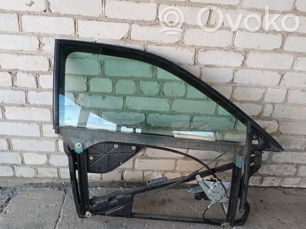 Elektryczny podnośnik szyby drzwi   8L3837754A