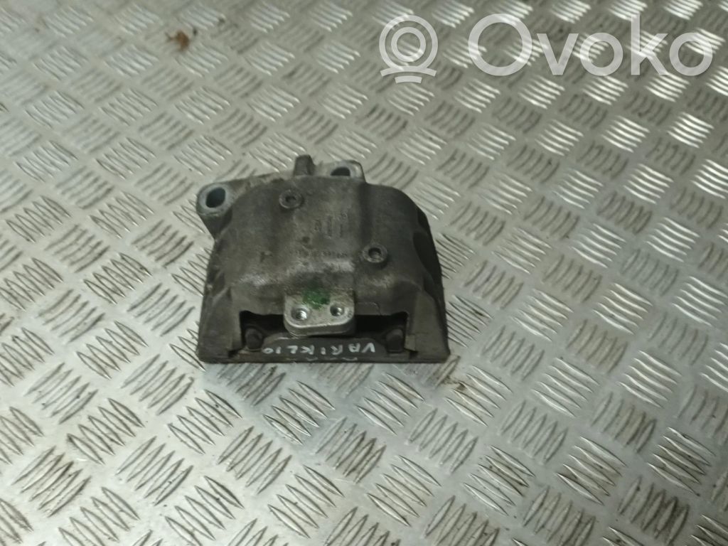 Volkswagen Bora Engine mount bracket 