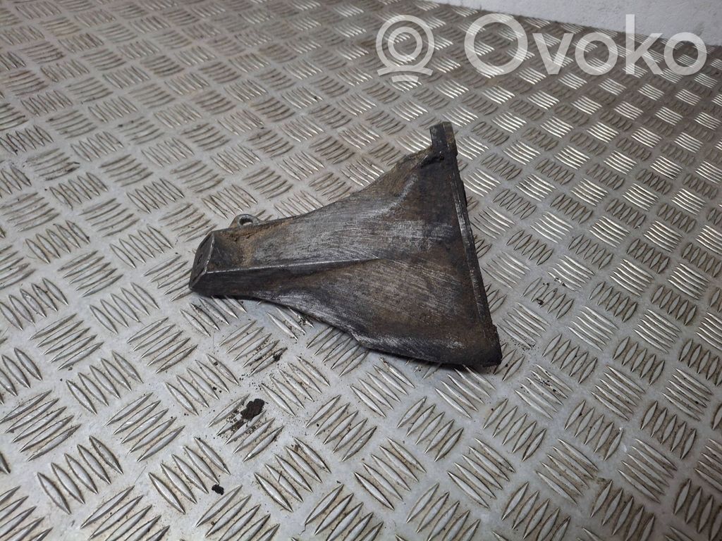 Volkswagen PASSAT B5.5 Engine mounting bracket 